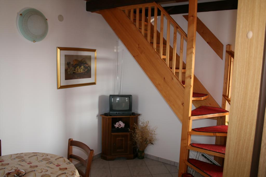 Apartment Pokrajac Ровинско село Стая снимка