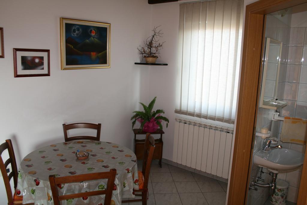 Apartment Pokrajac Ровинско село Стая снимка