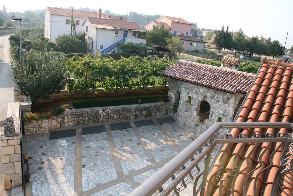 Apartment Pokrajac Ровинско село Стая снимка